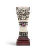 AN IMPERIAL JEWELED AND SILVER-MOUNTED HARDSTONE HAND SEAL - photo 1