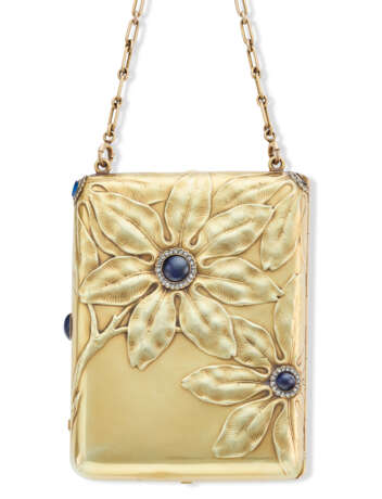 A JEWELED GOLD COMPACT - фото 1