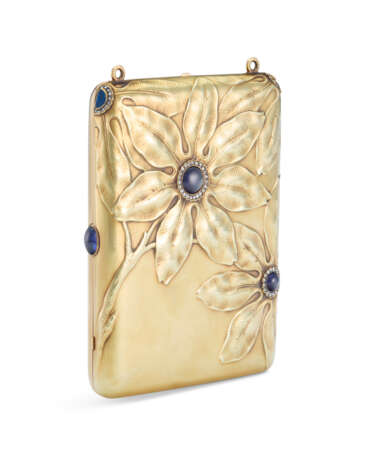 A JEWELED GOLD COMPACT - фото 3