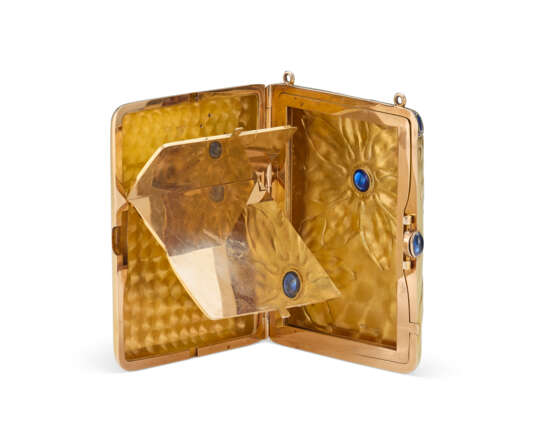 A JEWELED GOLD COMPACT - фото 5