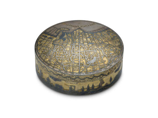 A PARCEL-GILT SILVER AND NIELLO CARTOGRAPHIC BOX - photo 1