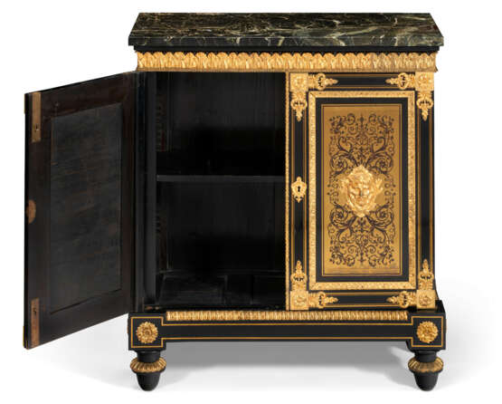 A RESTAURATION ORMOLU-MOUNTED EBONY, TORTOISESHELL AND BRASS-INLAID BOULLE MARQUETRY MEUBLE D’APPUI - photo 6