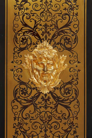 A RESTAURATION ORMOLU-MOUNTED EBONY, TORTOISESHELL AND BRASS-INLAID BOULLE MARQUETRY MEUBLE D’APPUI - photo 8