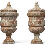 A PAIR OF LARGE LOUIS XIV PORTA SANTA RARA MARBLE URNS AND COVERS - Foto 5