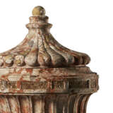 A PAIR OF LARGE LOUIS XIV PORTA SANTA RARA MARBLE URNS AND COVERS - Foto 6