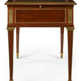 A LATE LOUIS XVI ORMOLU-MOUNTED MAHOGANY BUREAU PLAT - фото 6