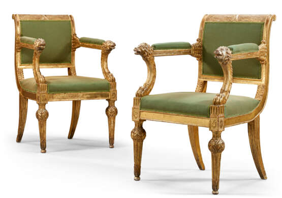 A PAIR OF ITALIAN CARVED GILTWOOD ARMCHAIRS - фото 1