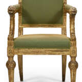 A PAIR OF ITALIAN CARVED GILTWOOD ARMCHAIRS - фото 3