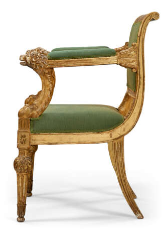 A PAIR OF ITALIAN CARVED GILTWOOD ARMCHAIRS - фото 4