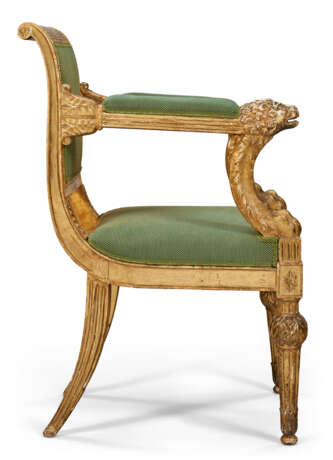 A PAIR OF ITALIAN CARVED GILTWOOD ARMCHAIRS - фото 6