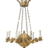 A RUSSIAN ORMOLU EIGHT-LIGHT CHANDELIER - Foto 1