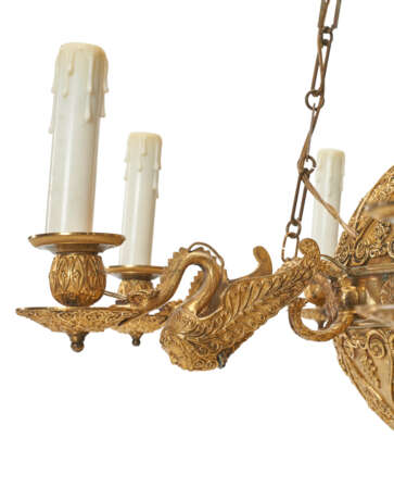 A RUSSIAN ORMOLU EIGHT-LIGHT CHANDELIER - Foto 4