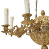 A RUSSIAN ORMOLU EIGHT-LIGHT CHANDELIER - Foto 5