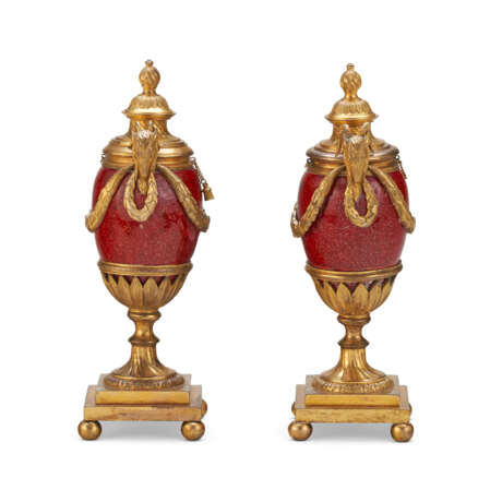 A PAIR OF GEORGE III ORMOLU-MOUNTED RED ENAMELED CANDLE VASES - фото 6