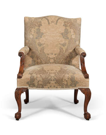 A PAIR OF GEORGE II MAHOGANY LIBRARY ARMCHAIRS - photo 2