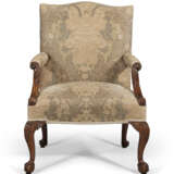 A PAIR OF GEORGE II MAHOGANY LIBRARY ARMCHAIRS - photo 2