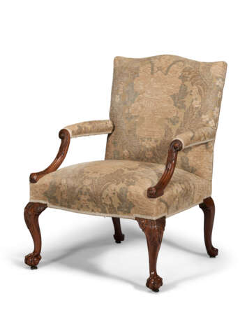 A PAIR OF GEORGE II MAHOGANY LIBRARY ARMCHAIRS - photo 3