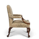 A PAIR OF GEORGE II MAHOGANY LIBRARY ARMCHAIRS - photo 6