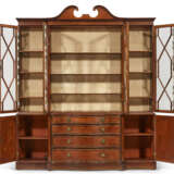 A GEORGE III SATINWOOD AND INLAID BREAKFRONT BOOKCASE - photo 3