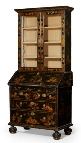 A QUEEN ANNE BLACK AND GILT-JAPANNED BUREAU CABINET - фото 1