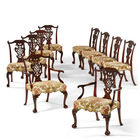 A SET OF GEORGE II MAHOGANY DINING CHAIRS - photo 1