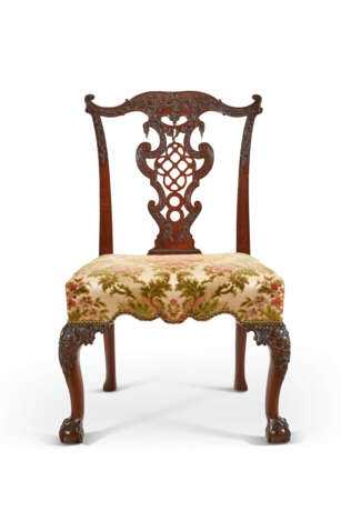 A SET OF GEORGE II MAHOGANY DINING CHAIRS - photo 2