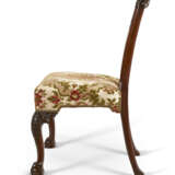 A SET OF GEORGE II MAHOGANY DINING CHAIRS - photo 3