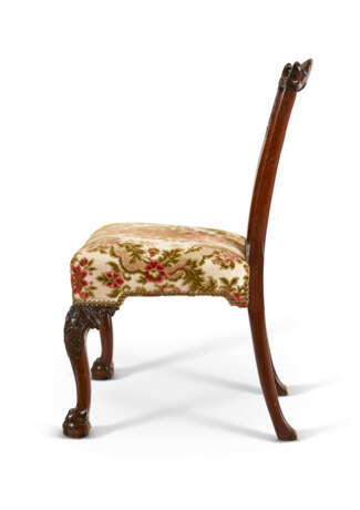 A SET OF GEORGE II MAHOGANY DINING CHAIRS - photo 3