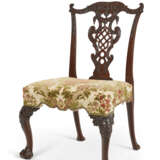 A SET OF GEORGE II MAHOGANY DINING CHAIRS - photo 4