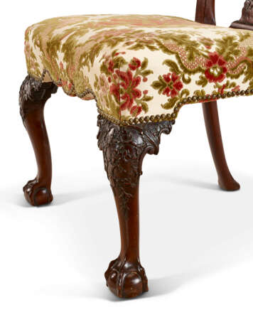 A SET OF GEORGE II MAHOGANY DINING CHAIRS - photo 5