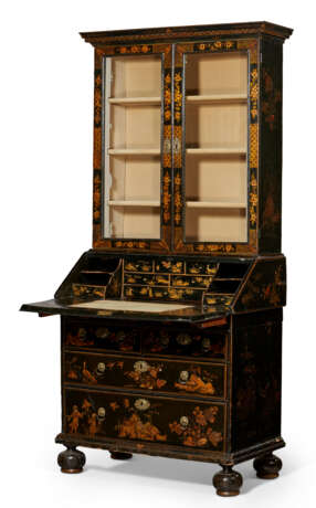 A QUEEN ANNE BLACK AND GILT-JAPANNED BUREAU CABINET - фото 6