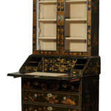 A QUEEN ANNE BLACK AND GILT-JAPANNED BUREAU CABINET - фото 6