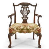 A SET OF GEORGE II MAHOGANY DINING CHAIRS - photo 8