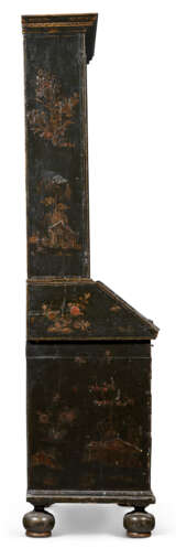 A QUEEN ANNE BLACK AND GILT-JAPANNED BUREAU CABINET - фото 8