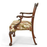 A SET OF GEORGE II MAHOGANY DINING CHAIRS - photo 10