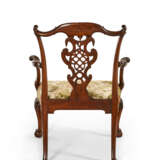 A SET OF GEORGE II MAHOGANY DINING CHAIRS - photo 11