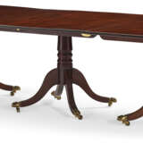 A GEORGE III MAHOGANY TRIPLE-PEDESTAL DINING TABLE - photo 4