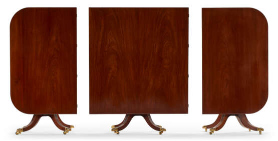 A GEORGE III MAHOGANY TRIPLE-PEDESTAL DINING TABLE - photo 5