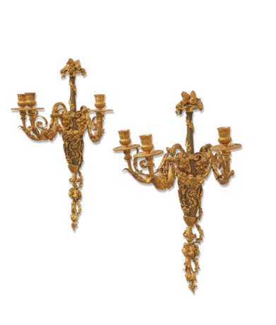 A PAIR OF RESTAURATION ORMOLU AND PATINATED-BRONZE THREE-BRANCH WALL-LIGHTS - фото 3