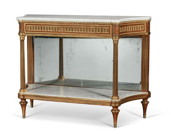 A FRENCH ORMOLU-MOUNTED MAHOGANY CONSOLE DESSERTE - Foto 2