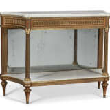 A FRENCH ORMOLU-MOUNTED MAHOGANY CONSOLE DESSERTE - Foto 3