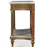 A FRENCH ORMOLU-MOUNTED MAHOGANY CONSOLE DESSERTE - Foto 4