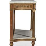 A FRENCH ORMOLU-MOUNTED MAHOGANY CONSOLE DESSERTE - Foto 6