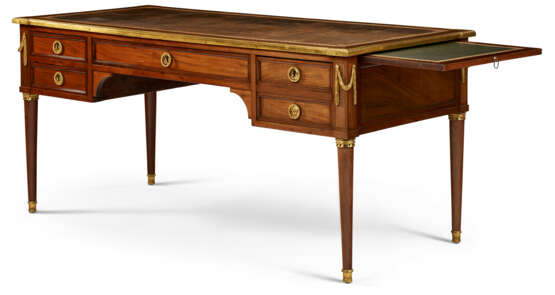 A LOUIS XVI ORMOLU-MOUNTED MAHOGANY BUREAU PLAT - photo 3