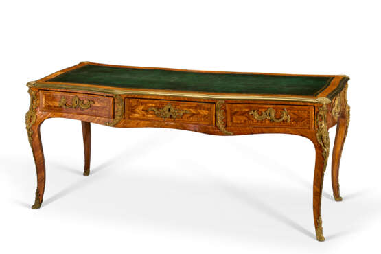 A LOUIS XV BOIS SATINE AND AMARANTH BUREAU PLAT - фото 1