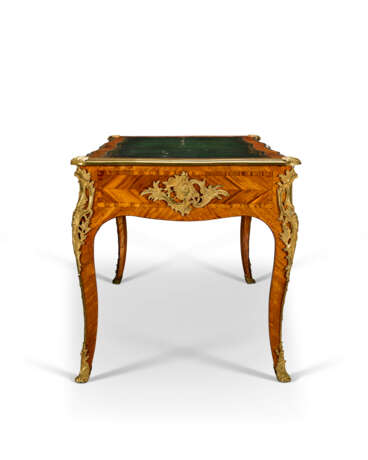 A LOUIS XV BOIS SATINE AND AMARANTH BUREAU PLAT - photo 3