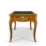 A LOUIS XV BOIS SATINE AND AMARANTH BUREAU PLAT - Foto 3