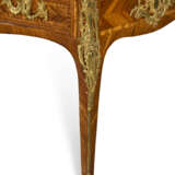 A LOUIS XV BOIS SATINE AND AMARANTH BUREAU PLAT - Foto 5