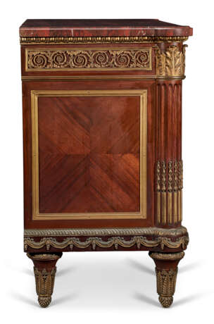 A FRENCH ORMOLU-MOUNTED MAHOGANY COMMODE - photo 2