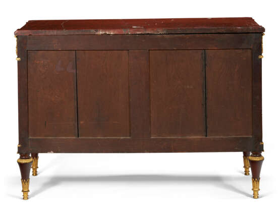 A LATE LOUIS XVI ORMOLU-MOUNTED MAHOGANY COMMODE - photo 4